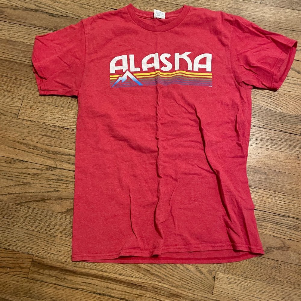 Vintage Red Alaska Graphic Tee T-Shirt